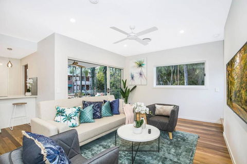 Park Avenue Townhouse Retreat Brisbane Sleeps 10 - Australia Accommodation 3