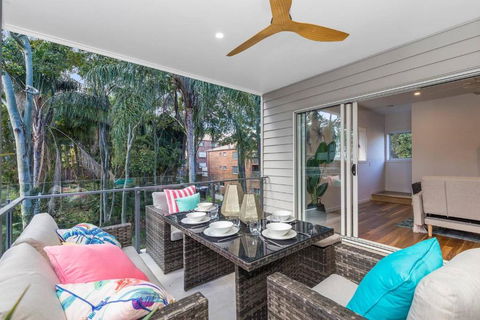 Park Avenue Townhouse Retreat Brisbane Sleeps 10 - Australia Accommodation 2