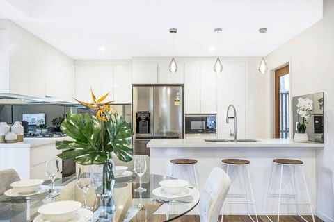 Park Avenue Townhouse Retreat Brisbane Sleeps 10 - Australia Accommodation 1