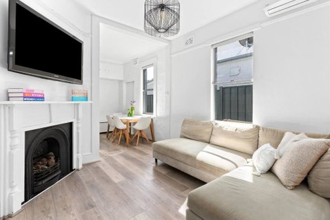 Peaceful 2 Bedroom With Private Backyard And BBQ - Australia Accommodation 2