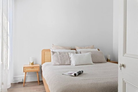 Peaceful 2 Bedroom With Private Backyard And BBQ - Australia Accommodation 3