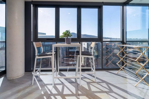 Perfectly Located 1BR BA Apartment - Australia Accommodation 1