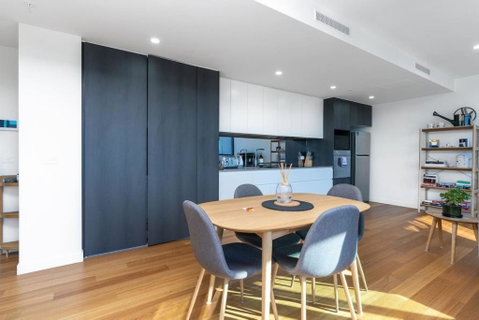 Perfectly Located 1BR BA Apartment - Australia Accommodation 2