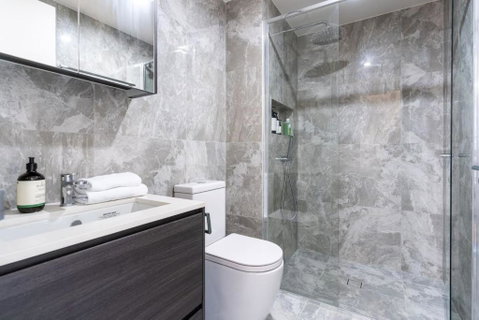 Perfectly Located 1BR BA Apartment - Australia Accommodation 3