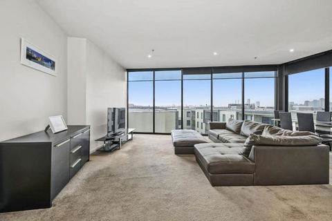 Portside Bliss Your Urban Escape In Melbourne - Australia Accommodation 2