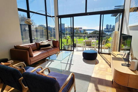 Penthouse With Private Terrace, Parking + 2 Pools - Australia Accommodation 0