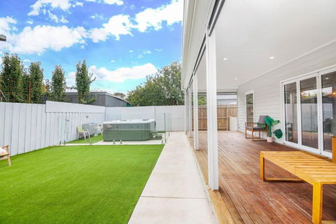 Perfect For Families And Groups - Large 5 Bedroom - Australia Accommodation 1