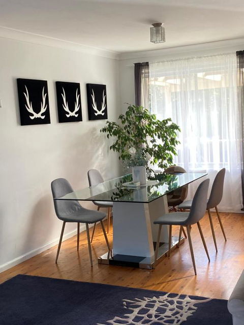 Perfectly Located House With A Big Backyard. - Australia Accommodation 2