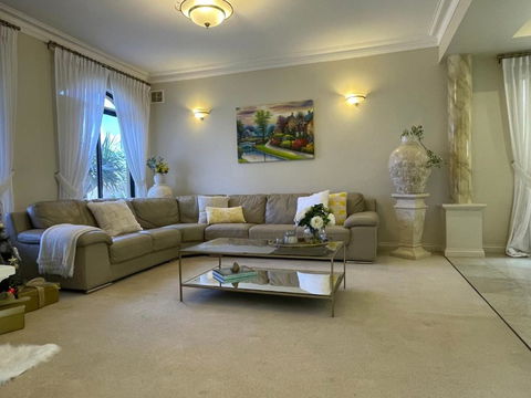 Perth 2-Story, Views, BBQ & More - Australia Accommodation 2