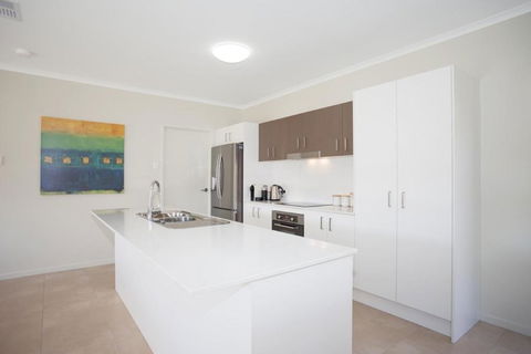 Petrie Beach Holiday Home - Australia Accommodation 3