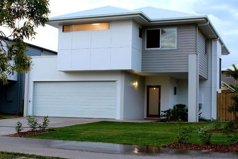 Petrie Beach Holiday Home - Australia Accommodation 0