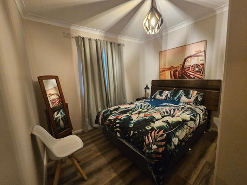 Phoenix House - Australia Accommodation 0