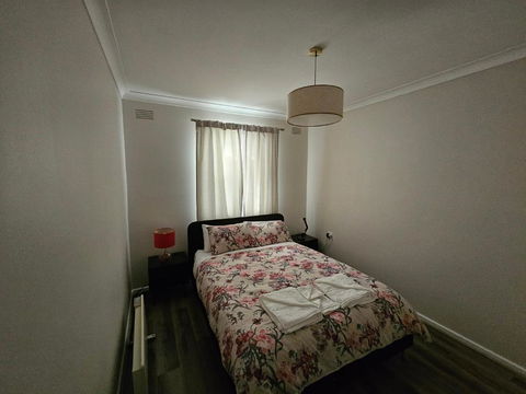 Phoenix House - Australia Accommodation 3
