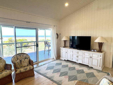 Pine Lodge - Australia Accommodation 3