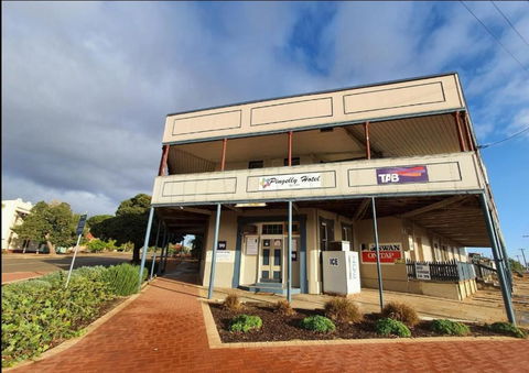 Pingelly Hotel - Australia Accommodation 3