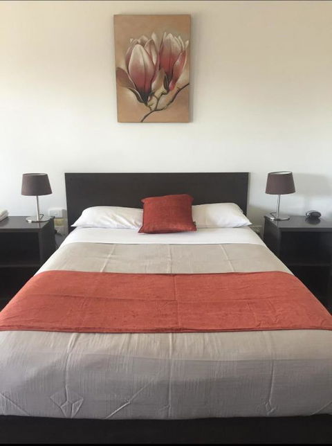 Ploughmans Motor Inn - Australia Accommodation 2