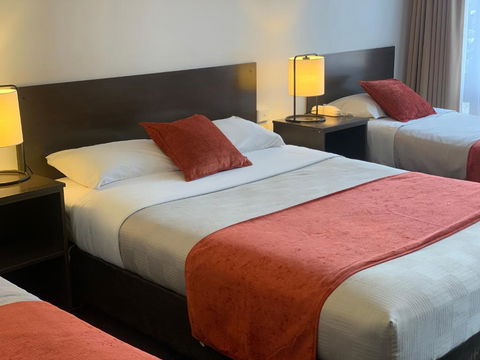 Ploughmans Motor Inn - Australia Accommodation 1