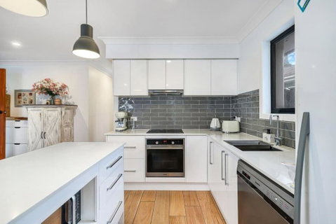 Pool House Hideaway - Australia Accommodation 2