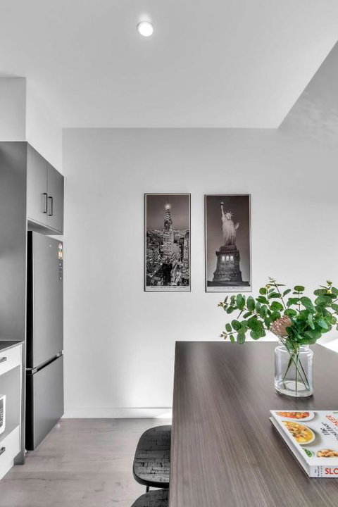 Portside Paradise - Steps Away From The Port - Australia Accommodation 1