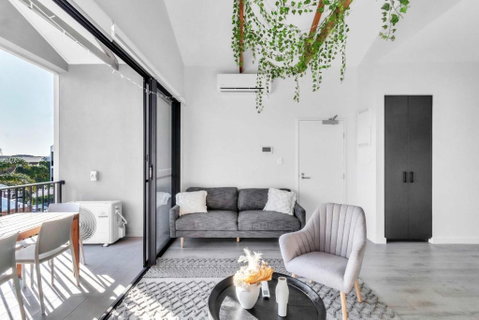 Portside Paradise - Steps Away From The Port - Australia Accommodation 3