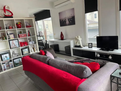 Radiance - Chic Fitzroy Street Apartment - Australia Accommodation 0