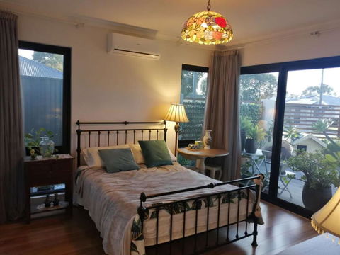 Private & Cosy! Master Bedroom In Perth With Garden View - Australia Accommodation 0