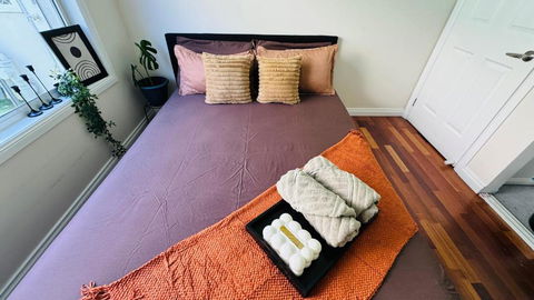 Premium Bedroom In Melbourne - Australia Accommodation 2