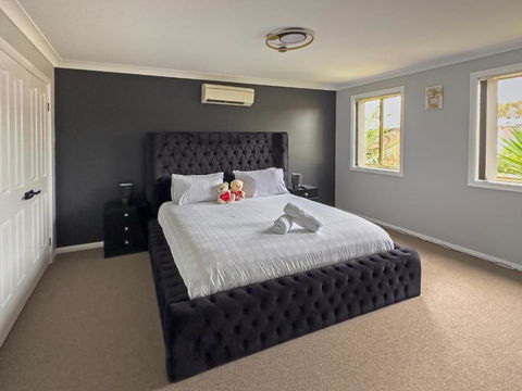 Prestons Dream Holiday 4 Bedroom - Australia Accommodation 0