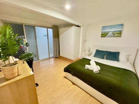 Prime 1BR Near Transport And Retail - Australia Accommodation 2