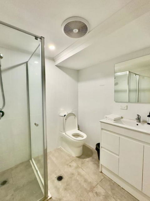 Prime 1BR Near Transport And Retail - Australia Accommodation 3