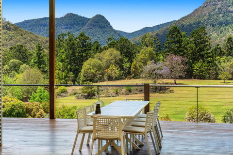 Private Luxury In The Mountains With Running Creek - Australia Accommodation 3