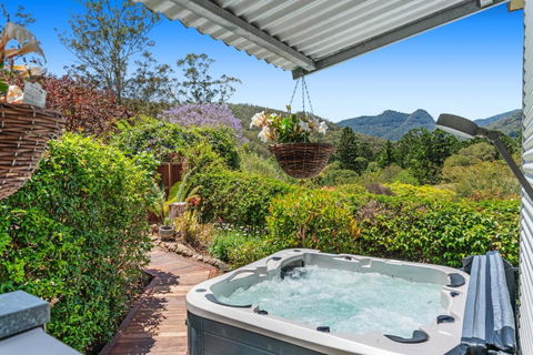 Private Luxury In The Mountains With Running Creek - Australia Accommodation 2