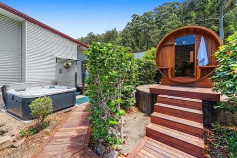 Private Luxury In The Mountains With Running Creek - Australia Accommodation 1