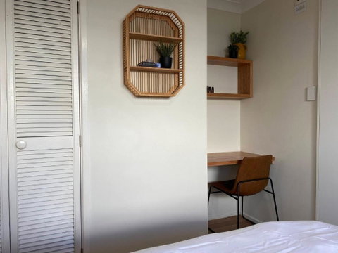 Private Guesthouse - Pet Friendly - Walk To Beach - Australia Accommodation 3