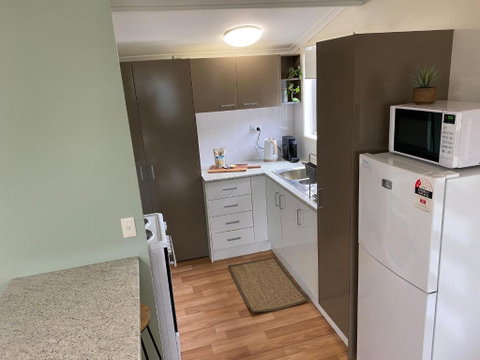Private Guesthouse - Pet Friendly - Walk To Beach - Australia Accommodation 1