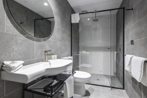 Q Squared Serviced Apartments - Australia Accommodation 3