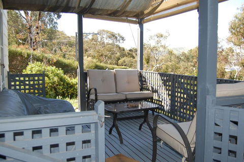 Quaint Cottage Nestled Amongst The Trees - Australia Accommodation 2