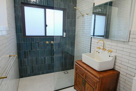 Queen On Randle - Australia Accommodation 0