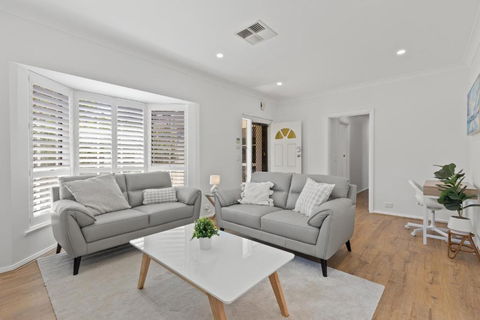Quiet 2-Bed Retreat With Private Courtyard - Australia Accommodation 0