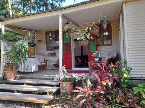 Quirky Cottage In Centre Of Maleny, Walk Everywhere - Australia Accommodation 2