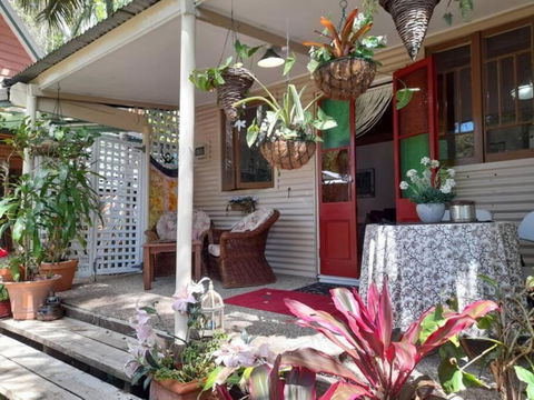 Quirky Cottage In Centre Of Maleny, Walk Everywhere - Australia Accommodation 3
