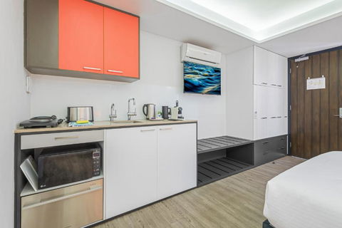 Quirky Studio With Sleek Decor In St Kilda - Australia Accommodation 1