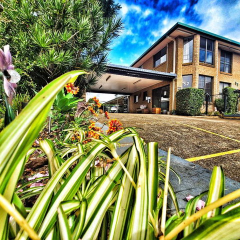 Raceview Motor Inn - Australia Accommodation 0