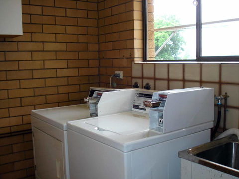 Raceview Motor Inn - Australia Accommodation 3