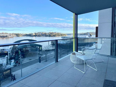 RARE Luxury Waterfront Living - Australia Accommodation 1