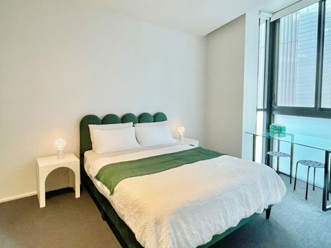 RARE Luxury Waterfront Living - Australia Accommodation 2