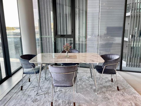 RARE Luxury Waterfront Living - Australia Accommodation 3