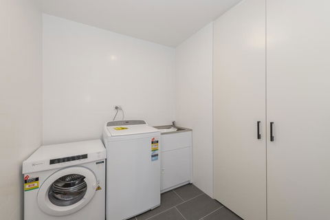 Astra Apartments Newcastle (Broadmeadow) - Australia Accommodation 3