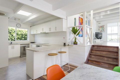 At Agnes Ave: Coastal Views - Australia Accommodation 3