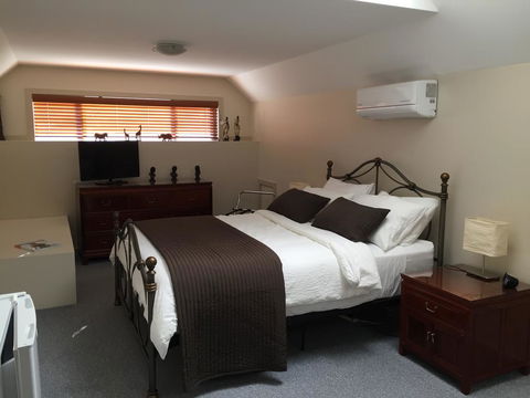 Atina Rocks Country Homestead - Australia Accommodation 0